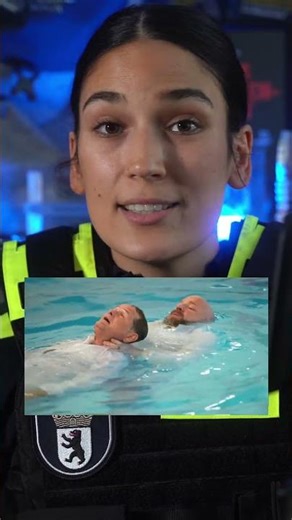 Wie lange muss man bei der Polizei Berlin schwimmen? #polizeiberlin #polizei