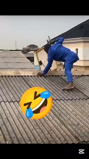 Be careful when working on the roof during solar installation. That's another man from the section of "I can do it myself" 😂😂😂😂😂 | Electrical kitchen-solar installer
