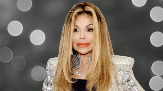 La hermana de Michael Jackson, La Toya Jackson, de 69 años, asiste al funeral de su sobrina con sus seres queridos.