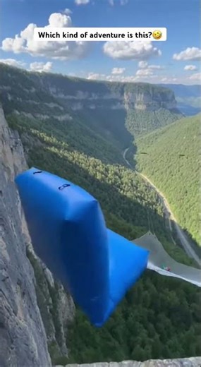 Cliff Airbag is wild bumped by girl! 😱🔥Guy jumps, girl flies! #ScaryRide #TravelWonder
