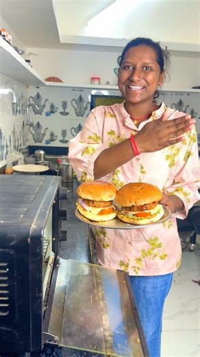 Restaurant style burger 🍔 ghar per hi 😋🥰 #shorts #lifestyle #foodie #recipe #dailyvlog #cooking