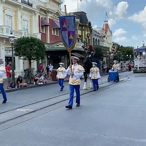 Princess Merida rides Angus down Main Street at the Magic Kingdom during the Royal Princess Procession. #wdw #disneyworld #instadisney #merida #disneyvideo #princessmerida #brave #princess #disneyprincess #disneycavalcade #disneyentertainment #waltdisneyworld #disneypic #disneyblogger #disneyphoto #disneyphotography #disneymagic #disneyinsta #disneygram #disneylove #disneyworld #disneyig #disneyside | Mousesteps