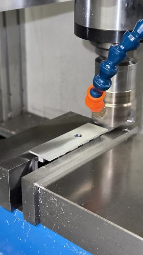 Roughing the backside of a bottle opener with a face mill. Aluminum, solid chip flow, clean passes. #cnc #machining #metalworking #aluminum #fyp