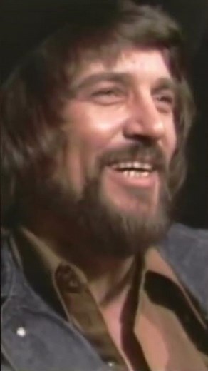 🎶Waylon Jennings sings 'Waymore Blues' acoustic for Jessi Colter 🎸 #waylonjennings #country
