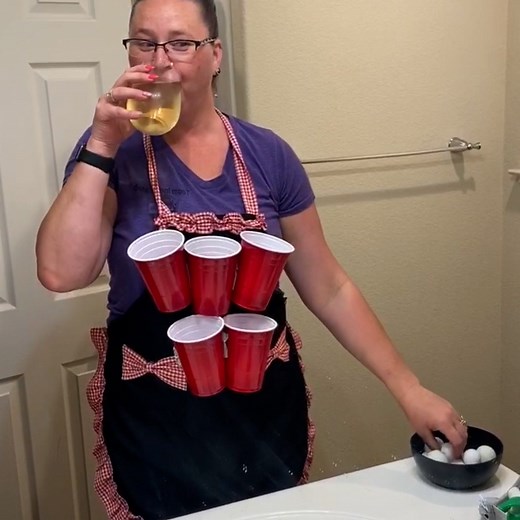 WATCH: Woman plays beer pong with herself in the mirror, because these are quaran-times. "Quarantine Pong" is our new favorite activity 😂🍻 | Yahoo Canada