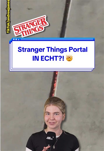 Wir haben's rausgefunden! Stranger Things-Fans pilgern demnächst vielleicht zum Flughafen in LA um selbst nach Upside Down zu kommen. ✈️ Denn dort funkelt eine Fuge verdächtig rot! Das sieht tatsächlich aus wie… das Portal zur Upside Down! Müssen wir jetzt Angst vor Vecna haben? 😱 Oder verbirgt sich hinter dem mysteriösen Licht eine andere Erklärung? Wir checken es aus! 🔎 Eine Theorie: Die Lichter könnten von einem Wartungstunnel unter dem Rollfeld stammen. Doch so nah unter dem Flugfeld? Laut