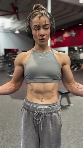 Muscle girl flex super abs