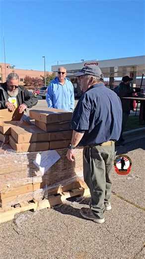 We would like to give a HUGE heartfelt thank you and shoutout to Lipari Foods for donating food weekly for our veterans throughout the years. Every Thursday we are blessed with a truck load of delicious food items from Lipari. We cannot thank you enough for what you do for our vets. Whatever food that we do not use, goes to good use to 3 other ministries who pick up what is left over. Thank you again. We appreciate your love and support greatly! ❤️🇺🇲 | Vets Returning Home