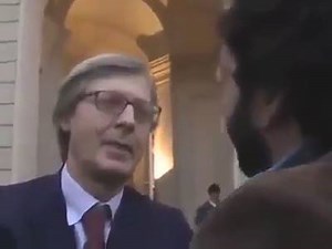 Quando Vittorio Sgarbi fu sputtanato in pubblico da Piero Ricca Tutto da vedere e condividere! Fantastico!! | "Incazzati contro la Casta"