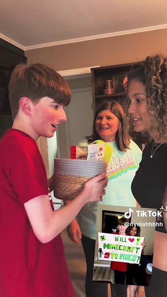 homecoming proposal ideas: cute hoco invite with Minecraft basket