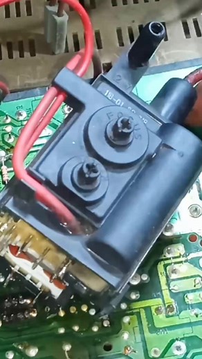 Not many people share how to remove fbt/flyback Transformers #tips #trick #remove #fbt #flyback #transformers #eht #oldtv #crttv #creative #technology | Andi Distorsing