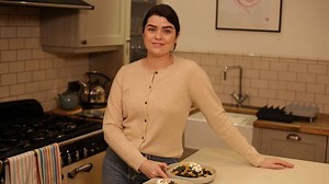 We’re in the kitchen of content creator and author Anna Newton, also known as The Anna Edit, as she cooks a simple pasta dish that’s great for a quick and easy midweek meal. Click here to view the full recipe: https://bit.ly/2LvS7DS | Waitrose & Partners