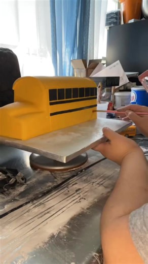 Creative School Bus Cake Decorating Tutorial