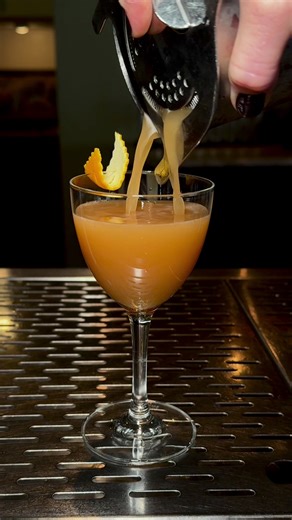 Kicking off our winter cocktail lineup ❄️✨ WARMEST WISHES: Cognac, Bonollo Amaro, Allspice Dram, orange zest & cinnamon. 😍 Warm spice & citrus with a festive finish! 🍊🎄 #1921mountdora #mountdora #florida #restaurant #dinner #winter #christmas #cocktails