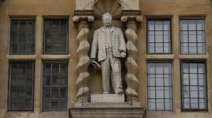 Cecil Rhodes statue to be removed from Oxford University after anti-racism protests | LBC