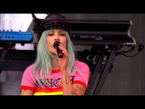Halsey - Closer (Live at Glastonbury 2017: