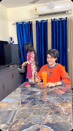 Shahid Shaikh on Instagram: "Notification Prank藍藍 #itsmezidaanmerijaan #funny"