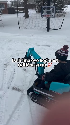 motoričke igrice za decu | Igra i zabava i čišćenje snega u jednom 🤣👍🚀 #montessorikids #razvoj #razvojdjeteta #učenjekrozigru #igraonica | Instagram