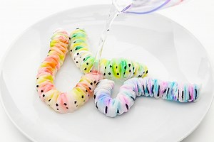 You HAVE TO TRY THIS with your kids! https://onelittleproject.com/paper-worm-experiment/ | One Little Project