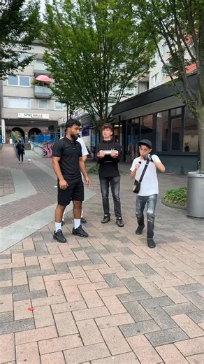 Sulaiman on Instagram: "🥋 BRUCHTEST CHALLENGE! Kannst du mit deiner Faust 👊 alle 7 Level zerstören? Von 💛 superleicht bis 🖤 ultimativ schwer – Nur die Härtesten schaffen das letzte Brett! 💥 Kommentier: 👉 Bis zu welchem Level würdest DU es schaffen? #bruchtest #bretter #challenge #herausforderung #NRW"