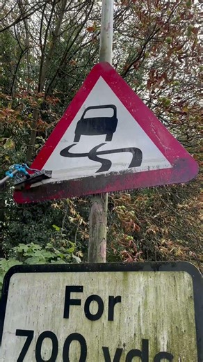 Day 19 Cleaning The UK’s DIRTIEST Road signs