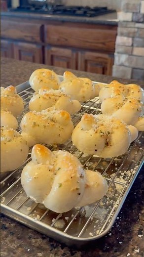 Easy Garlic Knot Recipe