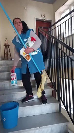 Effective Cleaning Tips for Staircase Maintenance