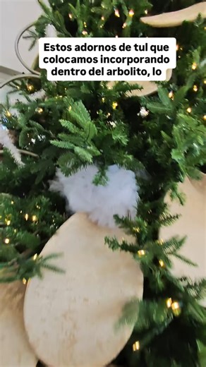 267K views · 325 reactions | Cómo hacer adornos de Tull que tanto se ven recreados por AI en el 2025 Son económicas y pueden ayudar a cubrir el árbol mientras usas con los adornos tradicionales que tú tienes | Evolution imagen y eventos | Facebook