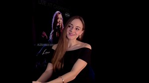 Am 23.05.2025 heißt es bei uns: „Laura Bilgeri goes Big Band – Eine musikalische Zeitreise“! 🤩 Gemeinsam mit der Alexander Ehrenreich Big Band bringt die vielseitige Künstlerin Laura Bilgeri das goldene Zeitalter des Jazz zurück auf die Bühne – mit einem 20-köpfigen Orchester und den unvergesslichen Klassikern des American Songbook von den 1920ern bis zu den 60ern. 🎺🎸 Ob als Schauspielerin in Hollywood-Produktionen oder als Jazz-Sängerin: Laura Bilgeri begeistert mit einer unvergleichlichen B