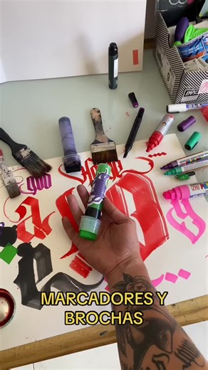 Marcadores y brochas para hcer góticas ✍️ #marcador #calligraffitiart #handstyler #handmade #goticletters #calligraphy #capcut #caligraphytips #graffitiforyou #rapbogota #lettering
