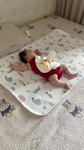 还有哪个妈妈不知道这个哄娃神器，天气这么热谁还抱着娃娃睡觉，咱们直接用这个安抚手掌呀#新生儿 #新手宝妈 #新手宝妈好物推荐 #自主入睡 #哄娃神器