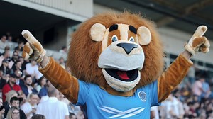 🔝Tiekamies Skonto stadionā! ✅Futbols ✅Izklaides ✅Dzērieni un uzkodas ✅DJ, specefekti un labs noskaņojums ❗Nāciet laicīgi! Ieeja no 18:30! No 18:30 - 19:00 atlaides ēdināšanas zonā līdz 50 procentiem! Sarīkosim futbola svētkus kopā!🔥🦁🇱🇻⚽🇭🇺 🎫: https://ej.uz/rigaeirokausibiletes 🔝До встречи на стадионе Сконто! ✅Футбол ✅Развлечение ✅Напитки и закуски ✅DJ, спецэффекты и хорошее настроение ❗Приходите вовремя! Вход с 18:30! С 18:30 - 19:00 скидки фудкортах до 50 процентов! Устроим футбольный п