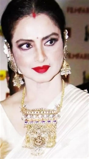 When Rekha attended Rishi-Neetu Singh's wedding wearing sindoor. #shorts #shortvideo #viral