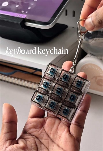 bunyi typing keyboard ni mmg addicted , bila bosan bosan tu main ngan benda ni 🤭 #keyboard #keychain #rgb