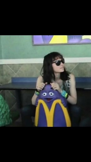 Grimes Official Tiktok (@ripchrysalis93)’s videos with Player Of Games - Grimes