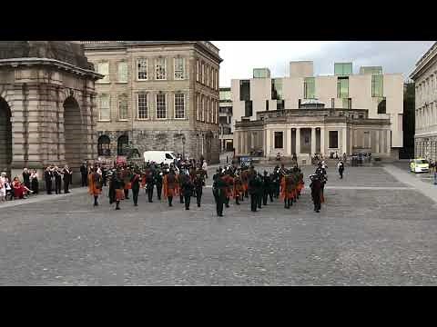 Band of the Royal Irish Regt Pipes Drums of the Irish Regt of the SA Army Trinity College Dublin 5