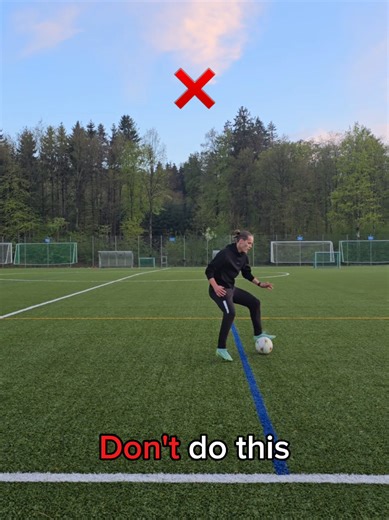 Can you spot the difference?⚽️✅️ #pro #tips #scanning #footballtok #football