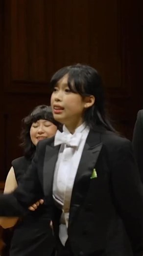 Check your calls because your phone is “Ring a Ding Ding”-ing! Life may be dull, but not when you’re listening to this classic. Soloed by Allegra Isdar Videography by @arwentzhang and @kimgarfinkle #harvard #dinandtonics #acappella #jazzacappella #jazz | The Harvard Din & Tonics