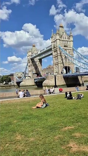 🇬🇧 My favourite bridge in London - Tower bridge!