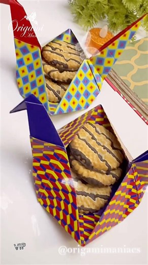 Elegant Origami Crane Container #homemadepapercraft #origami #papercrafts #origamicrane #diyproject