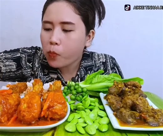 Mukbang kalio ayam, ati ampela cabe ijo dan lalapan (Yt:Aikke Tinhaa) #aikketinhaaa #makanpedas #bikinngiler #mukbangvideo #mukbangeatingshow