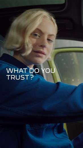 Warum sich anpassen, wenn man geboren wurde, um aufzufallen? #BeYourself mit dem neuen #AllElectric #PeugeotE208 | Peugeot | Facebook