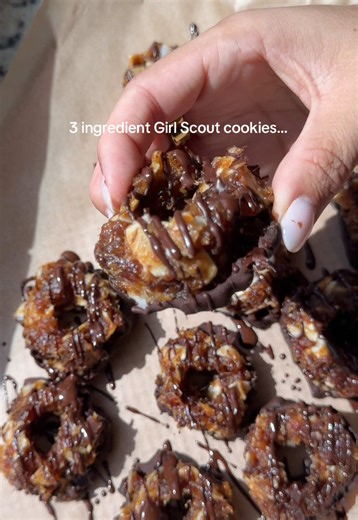 When your husband prefers the dupe… you know it’s good 👀 SAMAO KNOCKOFFS 😋 INGREDIENTS 10 medjool dates, pitted and soaked in boiling water 1 cup toasted coconut flakes melted dark chocolate — Pit your dates and soak them in hot water for 10 mins to soften. Blend the dates in a food processor (Add a little water if needed and scape down the sides until the mixture is smooth) — Stir in the toasted coconut. — Roll the mixture into balls and place them on a lined baking sheet. Flatten with a spoo