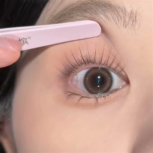 Unleash Your Inner Beauty: The Magic of False Lashes