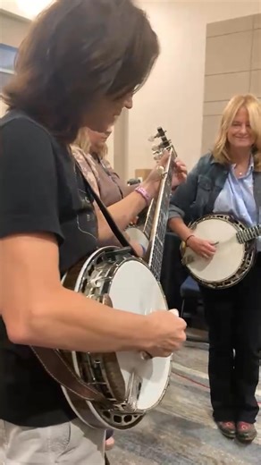 Warming up for some epic triple banjo pickin’ tomorrow night on the IBMA Awards show 🪕🪕🪕 | Alison Brown