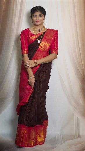 Shiv Fabric World ( Madurai Sungudi Cotton Saree) on Instagram: "Saree Code : SFWMVEL 🌺Mayuri Velthari Contrast Sungudi Sarees New collection 🎉🎉🎉 Festival Collections 🌺 We are manufacturing Madurai Sungudi cotton sarees available Mayuri Velthari Contrast Sungudi saree 5.50 mtr With blouse 1mtr Order place to through our website https://maduraisungudisaree.com/products/velthari-design-small-zari-border-contrast-color-with-blouse More details DM or plz WhatsApp 9944156732 Beautiful jewel set 