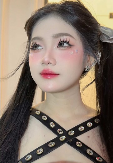 Ái Vy: Giao Diện Dễ Thương, Tài Năng Âm Nhạc