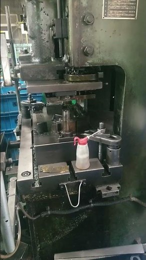 プレス加工機 パイプ加工紹介 穴空け バーリングピアス 金型 両面 パンチ管理 員数管理 製品保管状態 医療器具や建設機器、各種パイプ加工の石川工業 群馬県 太田市 1本から対応可能な会社です。