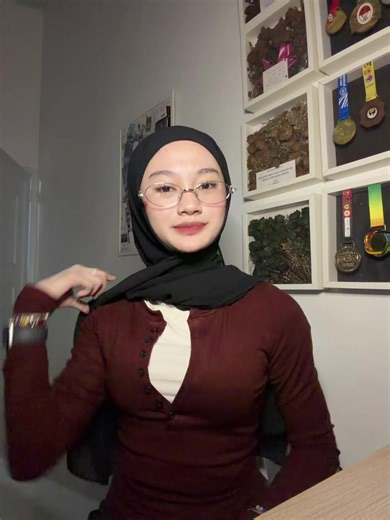 dinnaputriparker (@gl.dinn)’s videos with dj jealousy pemandu karaoke sedih remix - Pemandu Karaoke Sedih