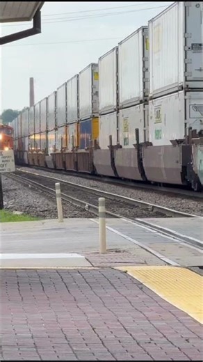 BNSF Double stack meet at Western Springs! #railfan #chicagoland #bnsf #bnsf_railway #westernsprings